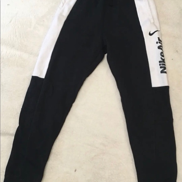 Nike Joggers - Picture 2 of 5